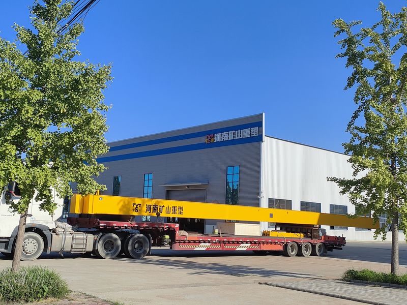 株洲某工程服務(wù)公司，選用我公司歐式雙梁起重機(jī)